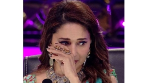 মাধুরীর শো দেখতে গিয়ে বিরক্ত দর্শক, টাকা ফেরতের দাবি